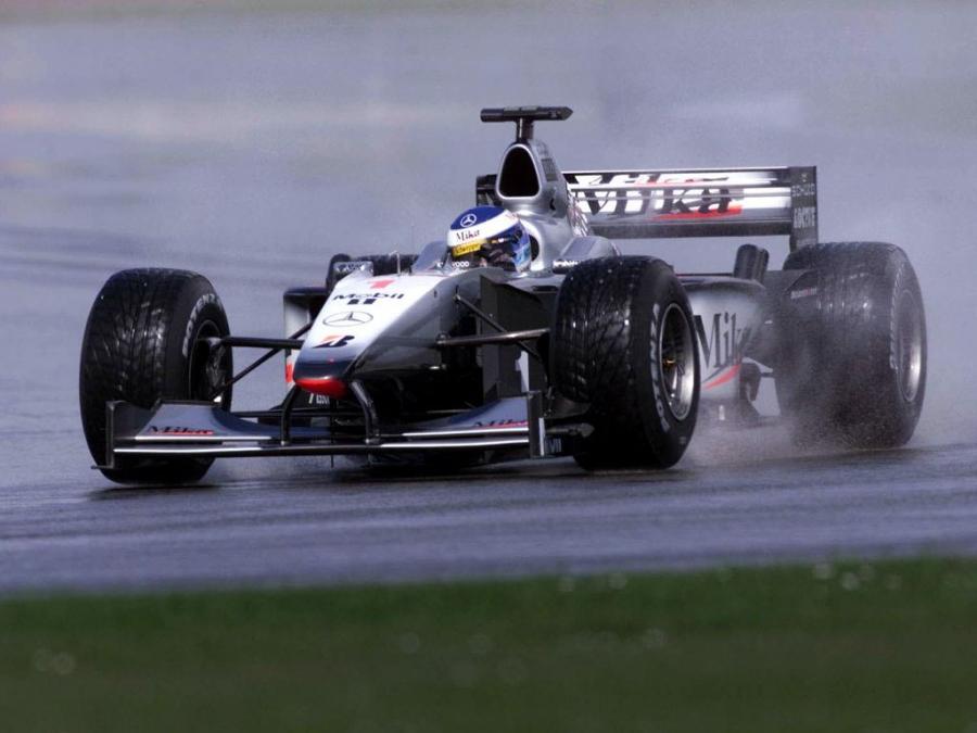  McLaren Mercedes-Benz MP4-15 2000 года  (фото 6 из 12)